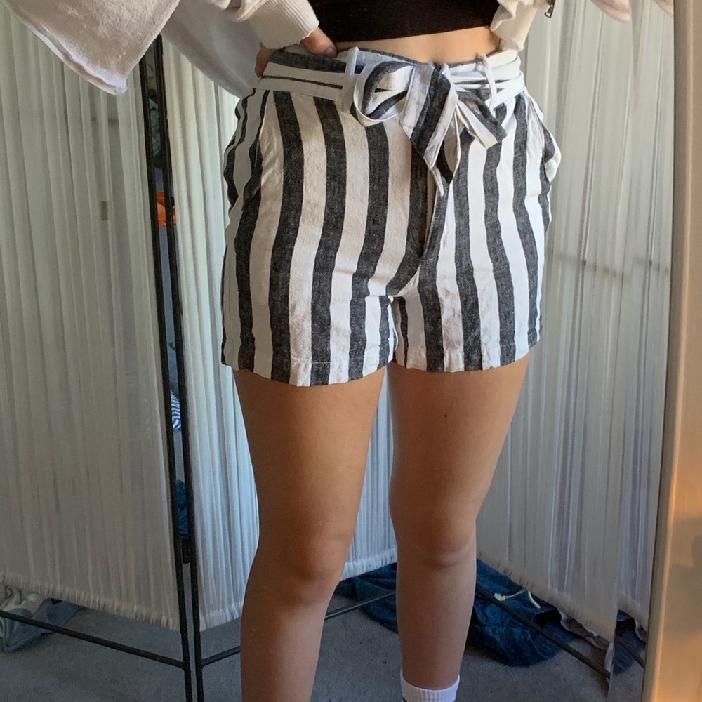 who what wear linen striped waist tie shorts